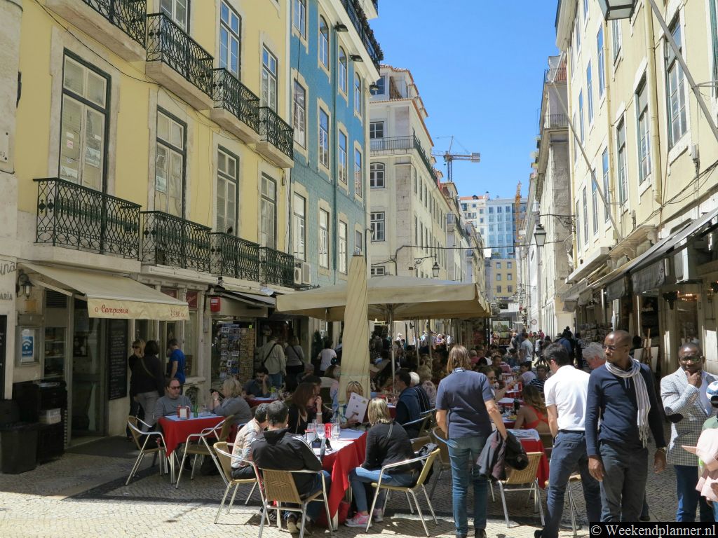 Nog een zijstraat van de Rua Augusta. Hier is het niet moeilijk om een restaurant te vinden. Tip: Baixa: het centrum van Lissabon bij de rivier.